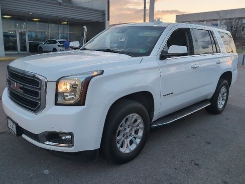 Used 2017 GMC Yukon SLT image 3