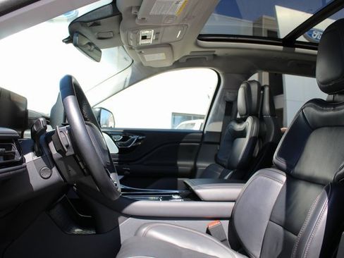 Used 2025 Lincoln Aviator Reserve w/ Equipment Group 201A image 10