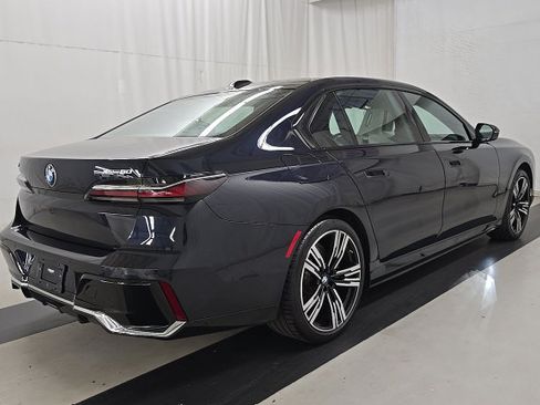 Used 2023 BMW i7 xDrive60 AWD/4WD image 3