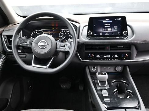 Used 2023 Nissan Rogue SV image 10