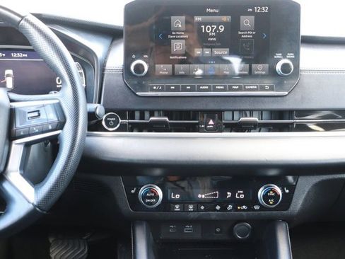 Used 2024 Mitsubishi Outlander 4WD Plug-In Hybrid image 16