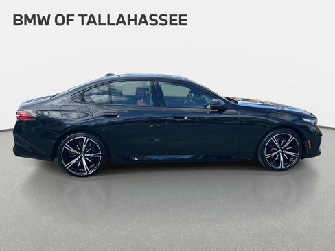 Used 2025 BMW 530i w/ M Sport Package RWD image 4