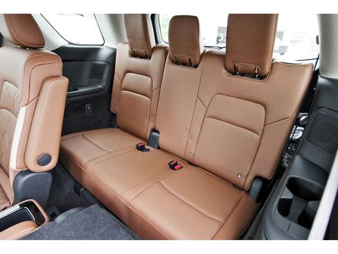 New 2026 Nissan Pathfinder Platinum FWD image 11