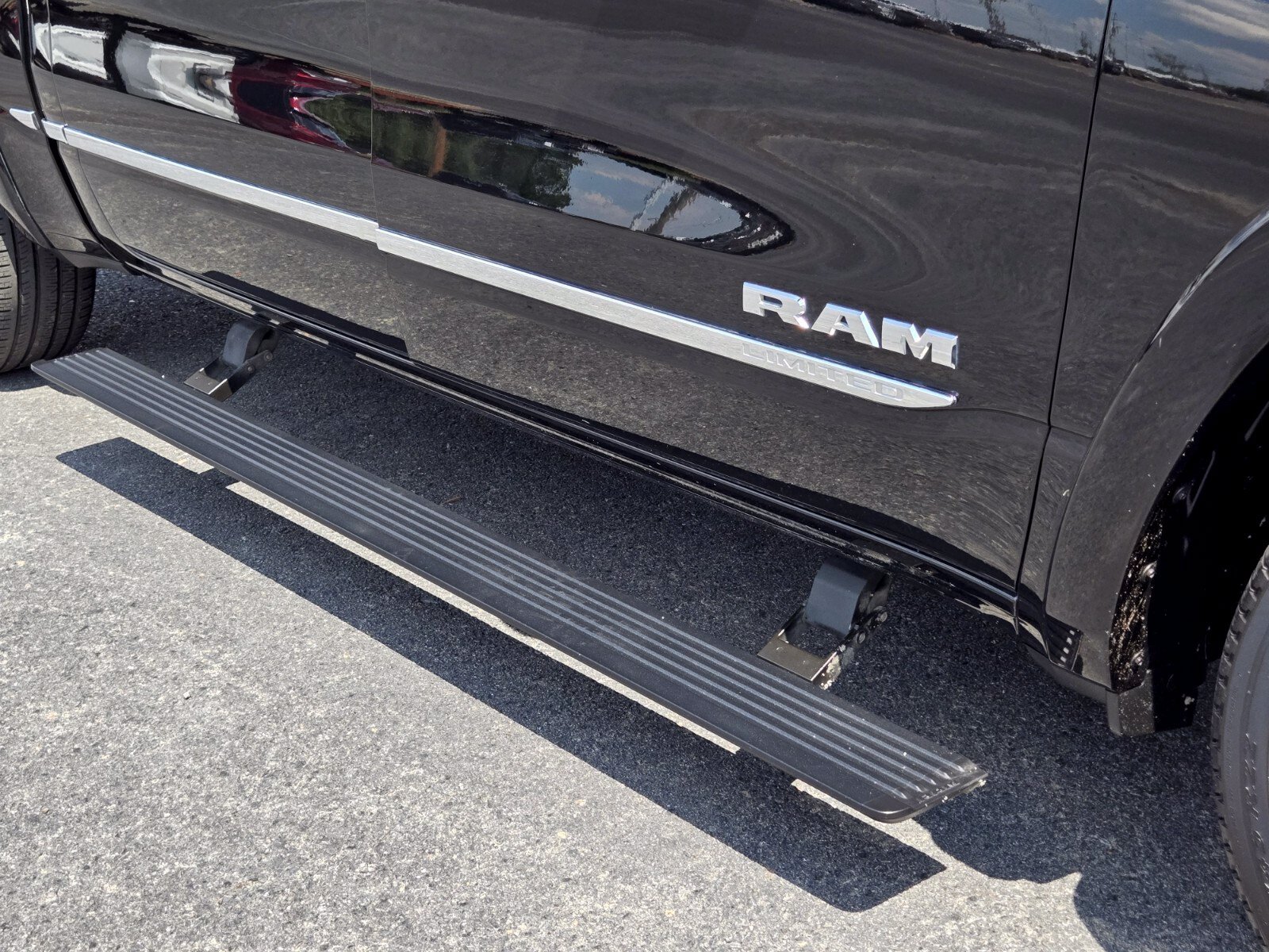 Used 2023 RAM 1500 Limited AWD/4WD image 21