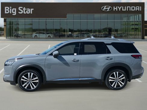 Used 2023 Nissan Pathfinder Platinum FWD image 2