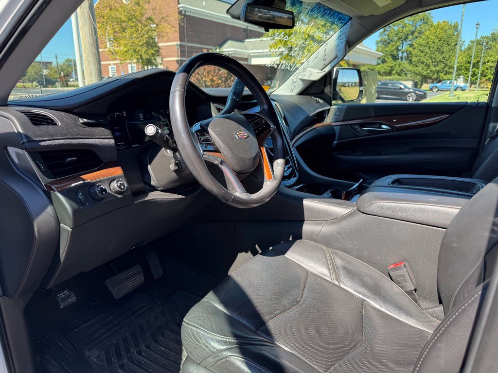 Used 2019 Cadillac Escalade Luxury AWD/4WD image 13