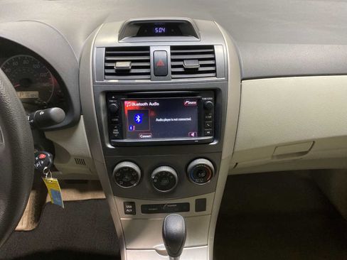 Used 2013 Toyota Corolla LE image 16