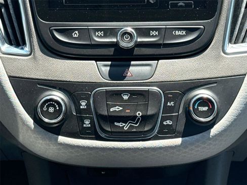 Used 2018 Chevrolet Malibu LT FWD image 25