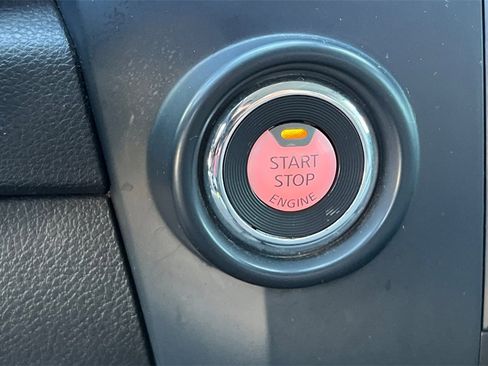 Used 2022 Nissan Titan SV image 25