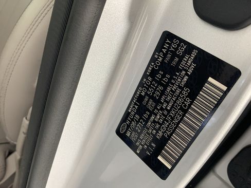 Used 2019 Genesis G80 5.0 Ultimate RWD image 12