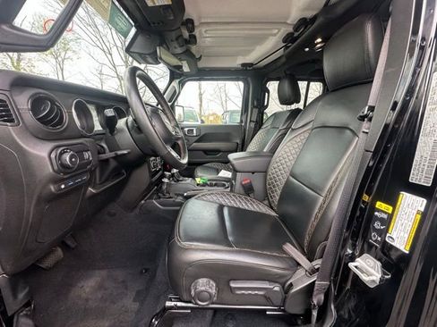 Used 2023 Jeep Wrangler Unlimited Sahara image 24