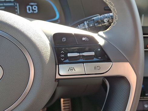 Certified 2025 Hyundai Elantra Sport image 20