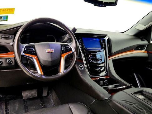 Used 2016 Cadillac Escalade Luxury AWD/4WD image 12