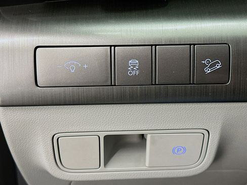 Used 2025 Hyundai Kona SEL image 17