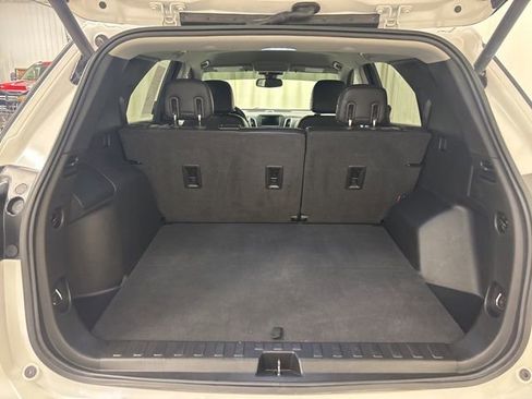 Used 2020 Chevrolet Equinox LT w/ Sport Edition image 13