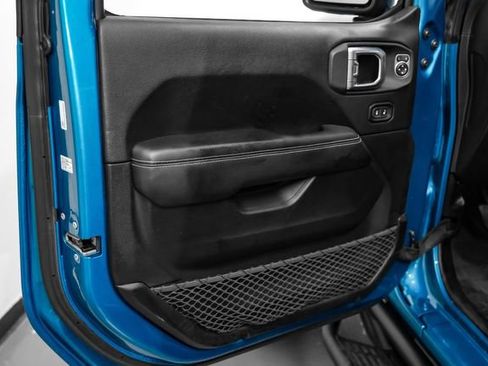 Used 2020 Jeep Wrangler Unlimited Sahara AWD/4WD image 40
