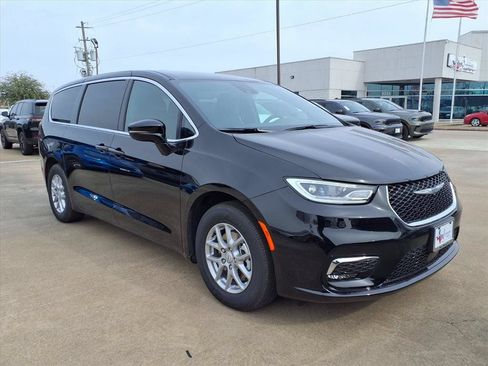 New 2026 Chrysler Pacifica Select FWD image 2