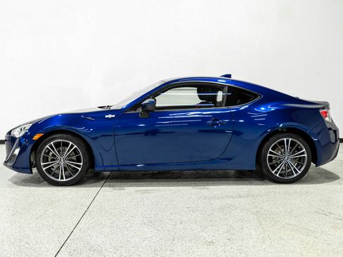 Used 2015 Scion FR-S RWD image 9