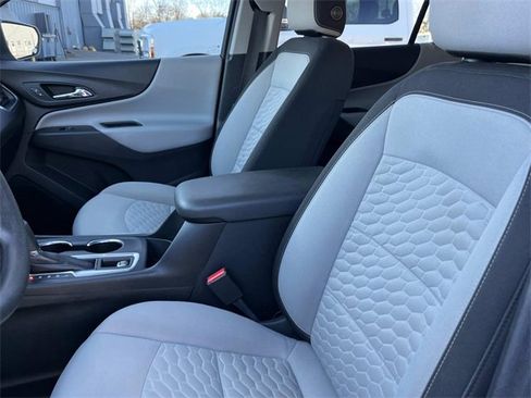 Used 2018 Chevrolet Equinox LS image 27