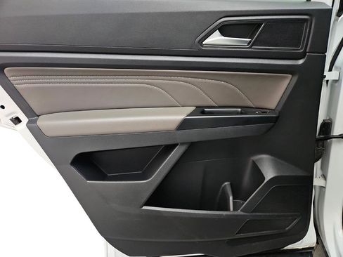 Used 2021 Volkswagen Atlas Cross Sport SE w/ Panoramic Sunroof Package image 24