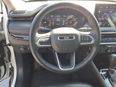 Used 2022 Jeep Compass Trailhawk w/ Trailhawk Convenience Group AWD/4WD image 7
