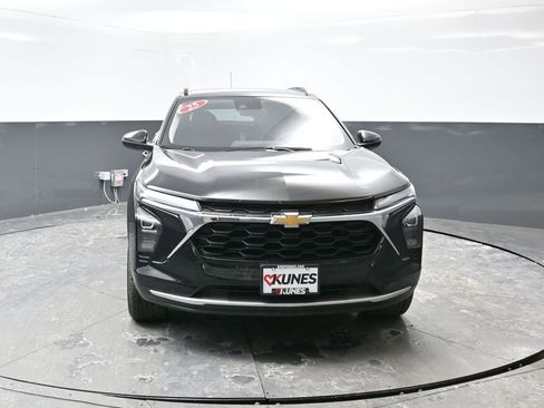 Used 2025 Chevrolet Trax LT image 6