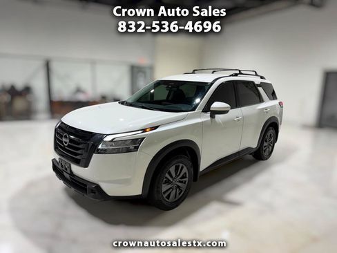 Used 2022 Nissan Pathfinder SV FWD image 1
