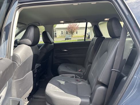 Used 2024 Toyota Grand Highlander Limited image 13