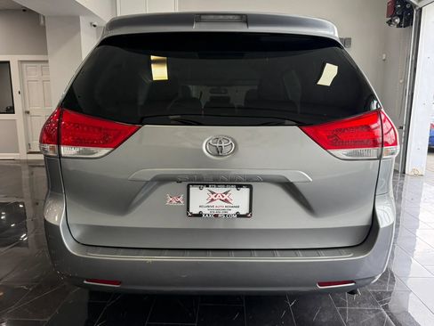 Used 2012 Toyota Sienna LE FWD image 5