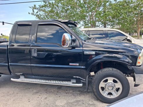 Used 2006 Ford F350 Lariat AWD/4WD image 3