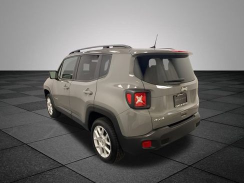 Used 2022 Jeep Renegade Latitude AWD/4WD image 4