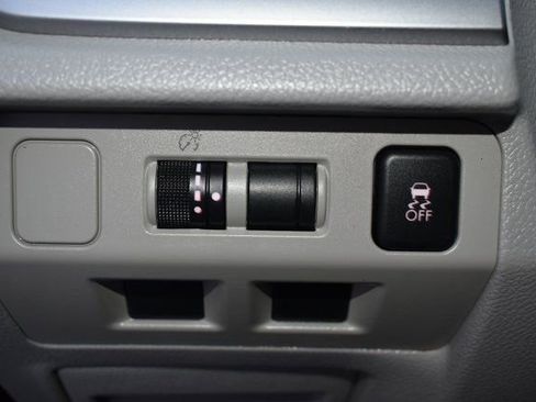 Used 2018 Subaru Forester 2.5i Premium w/ All-Weather Package image 16