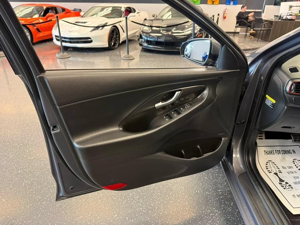 Used 2018 Hyundai Elantra GT Sport w/ Sport Tech Package 04 FWD image 6