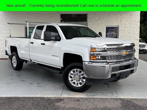 Used 2019 Chevrolet Silverado 2500 W/T AWD/4WD image 1