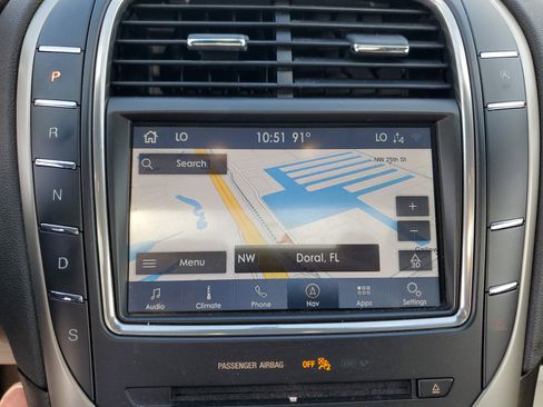 Certified 2020 Lincoln Nautilus Reserve image 25