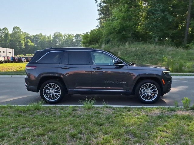 Used 2025 Jeep Grand Cherokee Summit AWD/4WD image 14