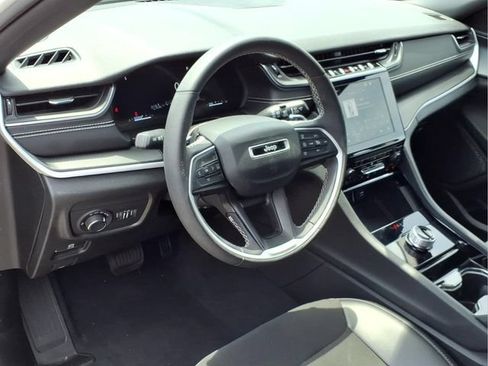 Used 2023 Jeep Grand Cherokee Altitude AWD/4WD image 19