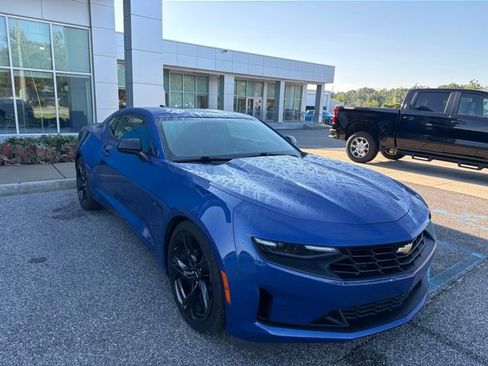 Used 2022 Chevrolet Camaro LT RWD image 3