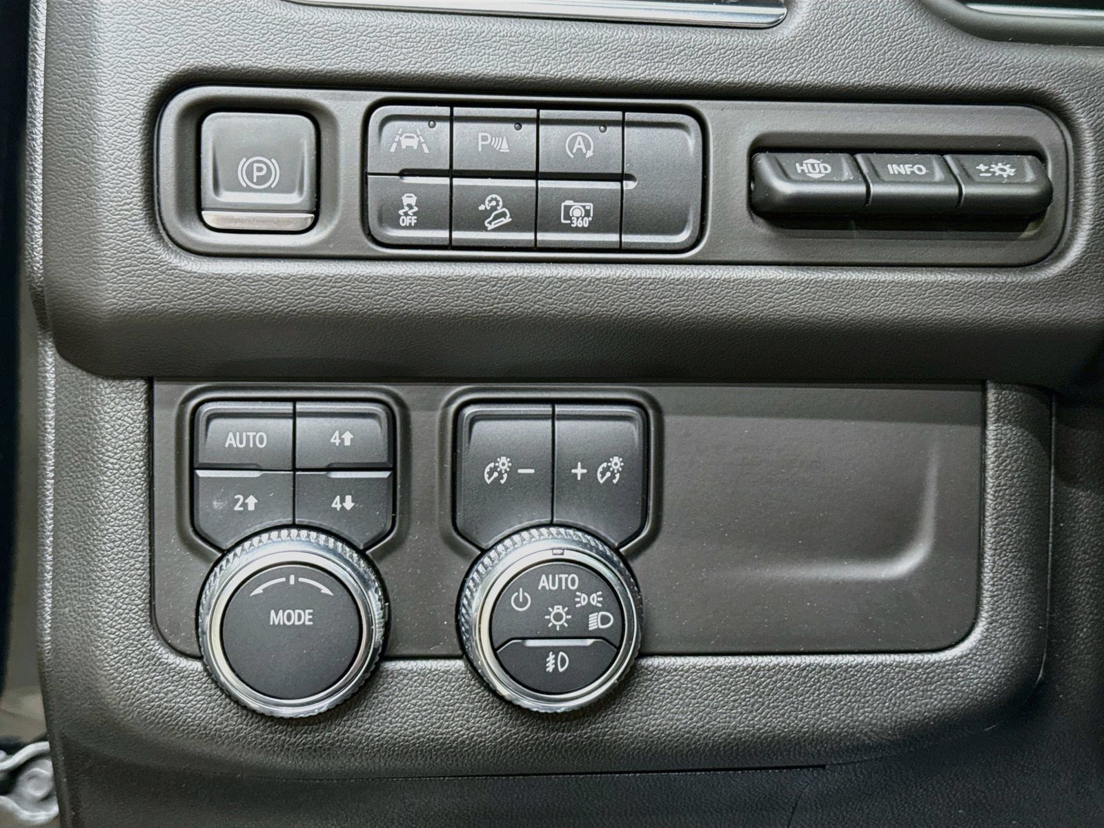 Used 2023 GMC Yukon AT4 w/ AT4 Premium Package AWD/4WD image 12