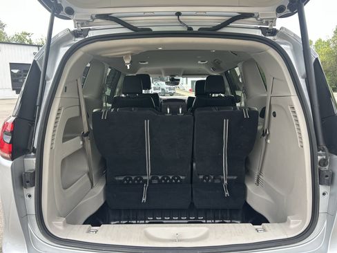 Used 2023 Chrysler Pacifica Touring-L FWD image 26
