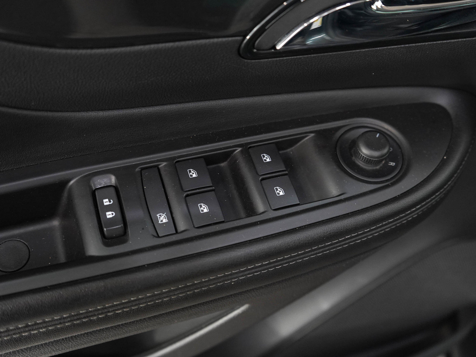 Used 2018 Buick Encore Preferred AWD/4WD image 19
