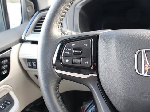 Certified 2025 Honda Odyssey Touring image 30