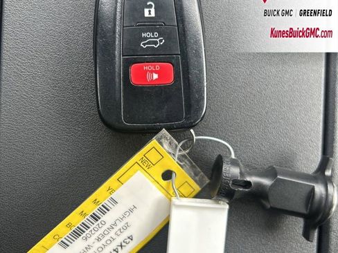 Used 2023 Toyota Highlander LE image 38