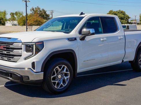 New 2026 GMC Sierra 1500 SLE image 3