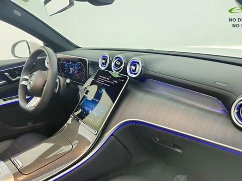 Used 2025 Mercedes-Benz GLC 300 4MATIC image 23