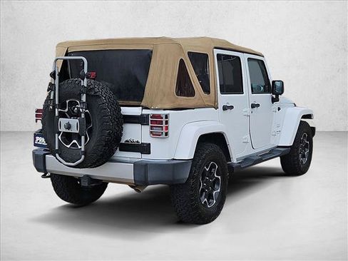 Used 2018 Jeep Wrangler Unlimited Sahara w/ Connectivity Group AWD/4WD image 5