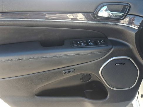 Used 2019 Jeep Grand Cherokee Overland image 14