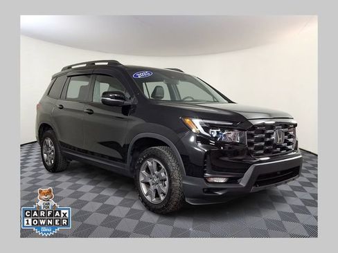 Used 2025 Honda Passport TrailSport image 1
