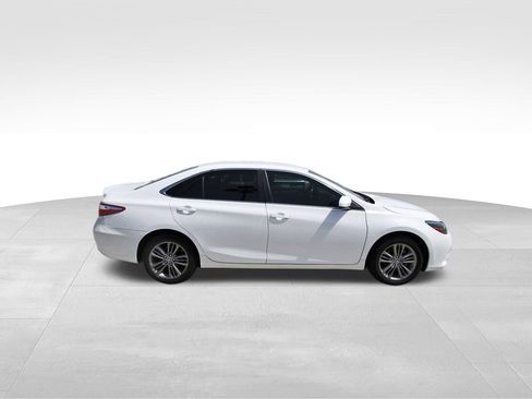 Used 2015 Toyota Camry SE FWD image 5
