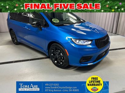 New 2026 Chrysler Pacifica Select